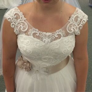 David's Bridal White Lace Wedding Dress